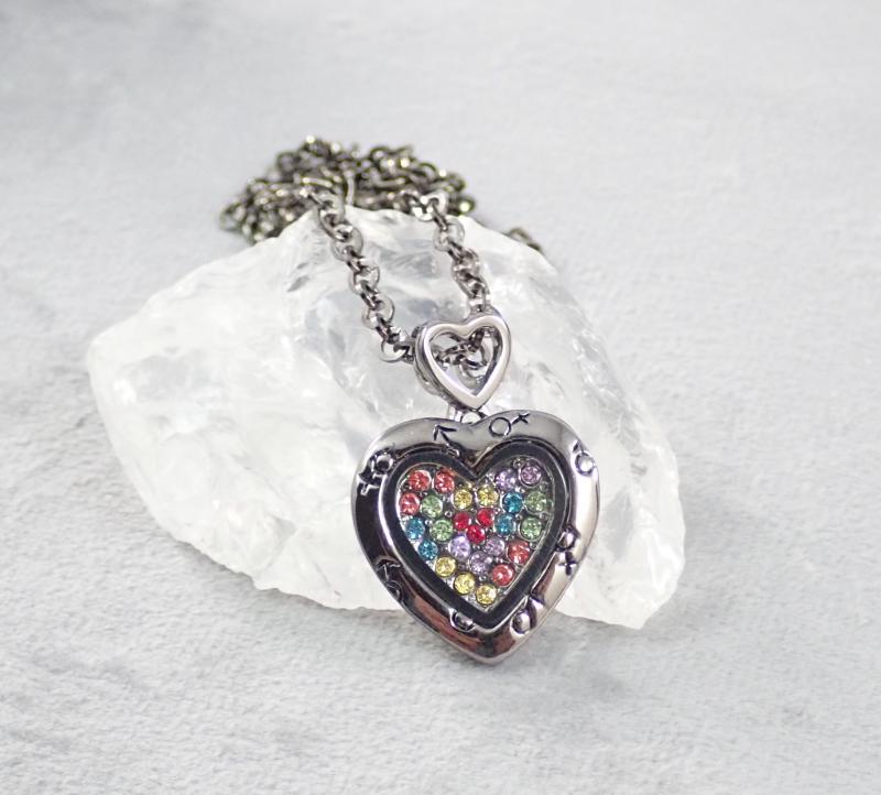 Színes szívecske medál