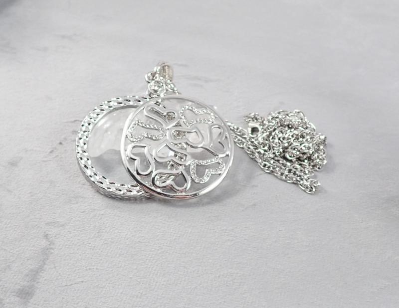 Szív mintás medál nagyítóval