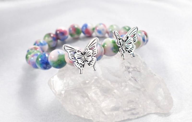 Szivárvány jáde karkötő, pillangós