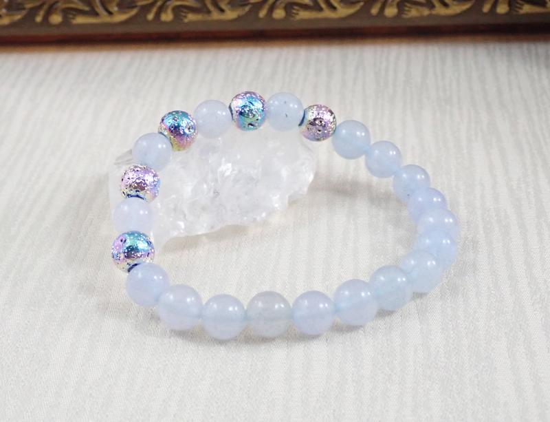 Szivárványos lávakő és achát karkötő