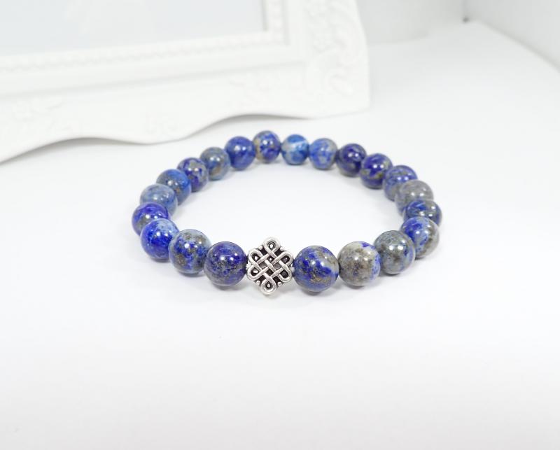 Szodalit karkötő végtelen csomó dísszel