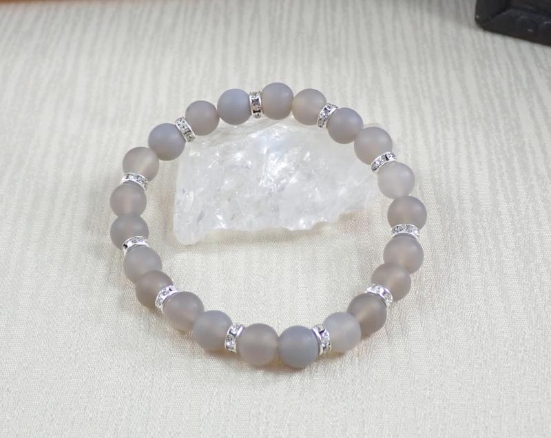 Szürke matt achát karkötő 2