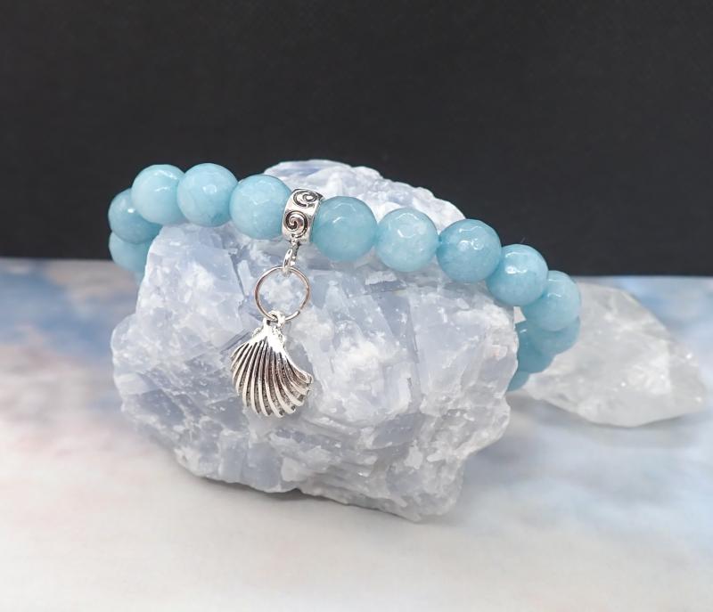 Tengerkék achát karkötő kagylócskával 1