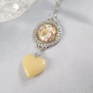 Anyaság medál sárga jádéval