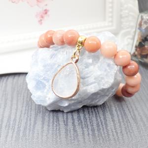 Barackszín aventurin karkötő hegyikristállyal