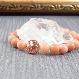 Barackszín aventurin karkötő rosegold színű dísszel