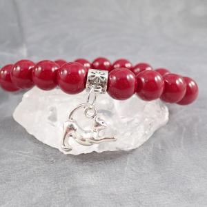 Bordó jáde karkötő cicával