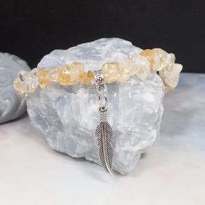 Citrin szemcse karkötő toll medállal