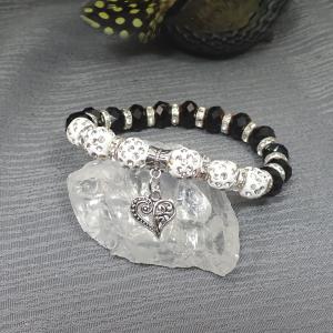 Csajos, csillogós karkötő szívvel, fekete