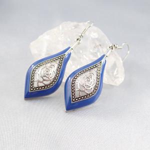 Csipkés, zománcozott fülbevaló, sötétkék