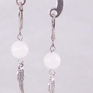 Fehér jáde fülbevaló angyalszárnnyal