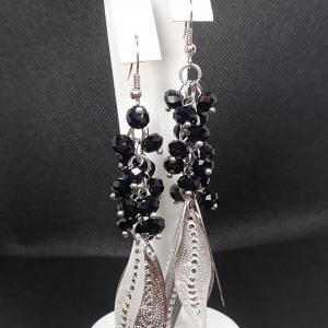 Fürtöcske fülbevaló, levelekkel, fekete