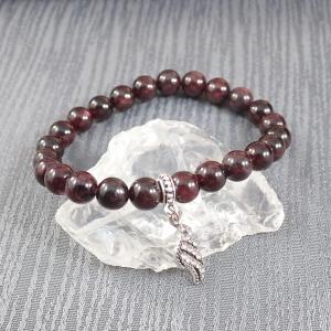 Gránátkő karkötő csillogó angyalszárnnyal