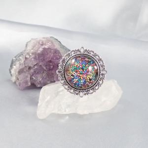 Gyűrű sokszínű mintával