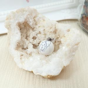 Howlit gömb medál nyaklánccal 1