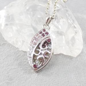 Íves, köves medál