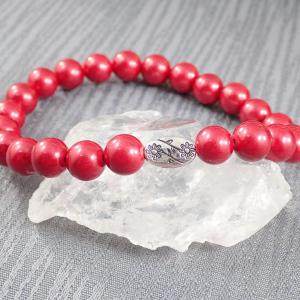 Jáde karkötő fém dísszel, piros (L)