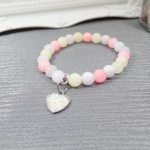 Karkötő lágy színekből, szívecskével