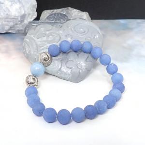 Kék achát karkötő kagyló formájú gyöngyökkel