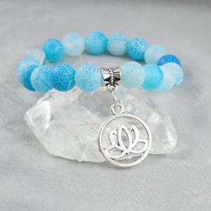 Kék achát karkötő lótusszal