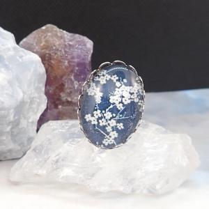 Kék-fehér virágos gyűrű