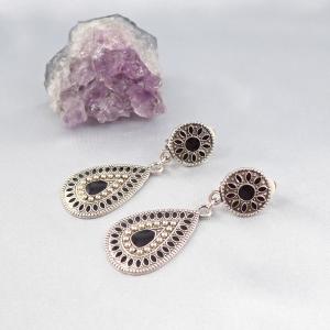 Keleties fekete, festett fülbevaló