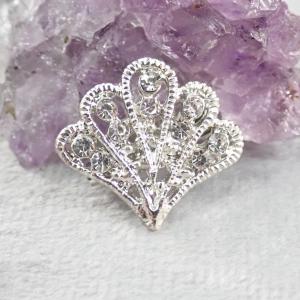 Legyező formájú kitűző