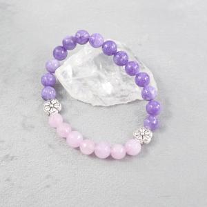 Lila karkötő virágokkal