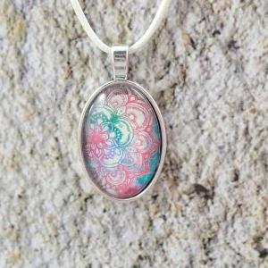 Mandalamintás medál, világos