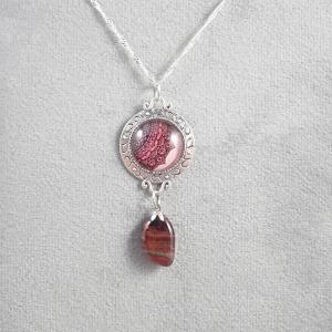 Mandalás medál vörös tigrisszemmel