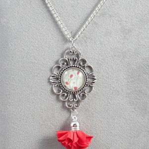 Medál piros virággal