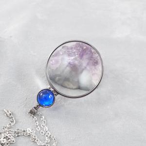 Nagyítós medál kék díssszel