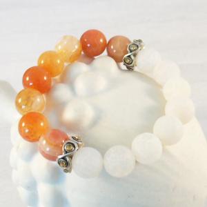 Narancs-fehér karkötő