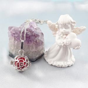 Nyitható medál, bordó gyönggyel, kicsi