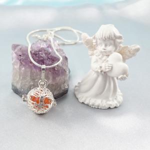 Nyitható medál, narancsszín gyönggyel, kicsi