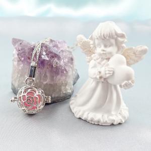 Nyitható medál, rózsaszín achát gyönggyel, kicsi