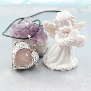 Nyitható, szív alakú medál rózsakvarccal