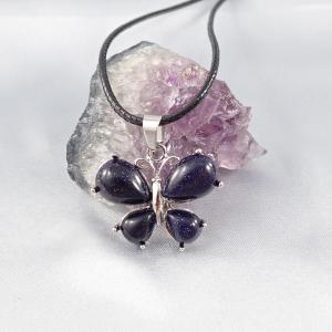 Pillangó medál, kék napkővel