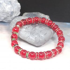 Piros, csillogó karkötő