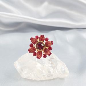 Piros virág gyűrű