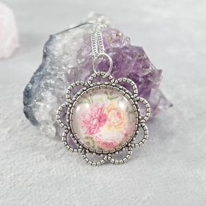 Rózsamintás üveglencsés medál