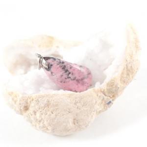 Szabálytalan formájú rodonit medál 1