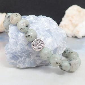 Szezámkő karkötő OM jellel (XXL)