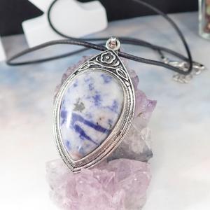 Szodalit medál antik hatású keretben