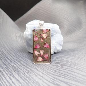 Téglalap alakú medál virággal 6