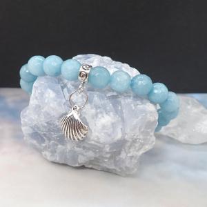 Tengerkék achát karkötő kagylócskával 1