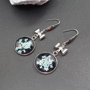 Világos türkizszínű virágos fülbevaló