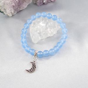 Világoskék jáde karkötő félholddal