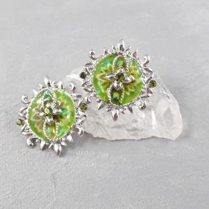 Zöld, zománcos fülbevaló