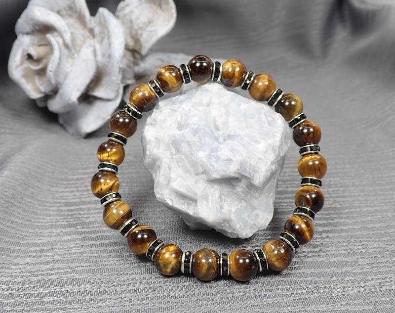 Tigrisszem karkötő fekete díszekkel